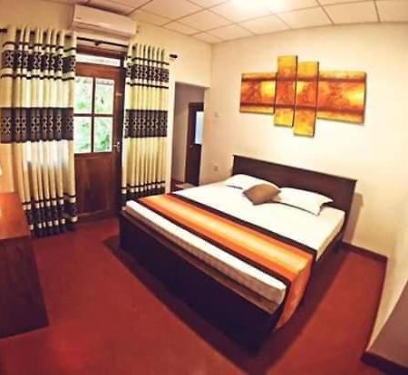 Ossa Home Stay Anuradhapura Buitenkant foto