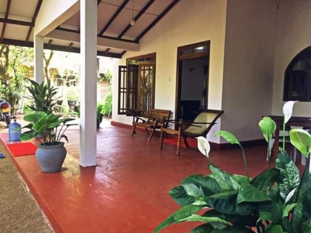 Ossa Home Stay Anuradhapura Buitenkant foto