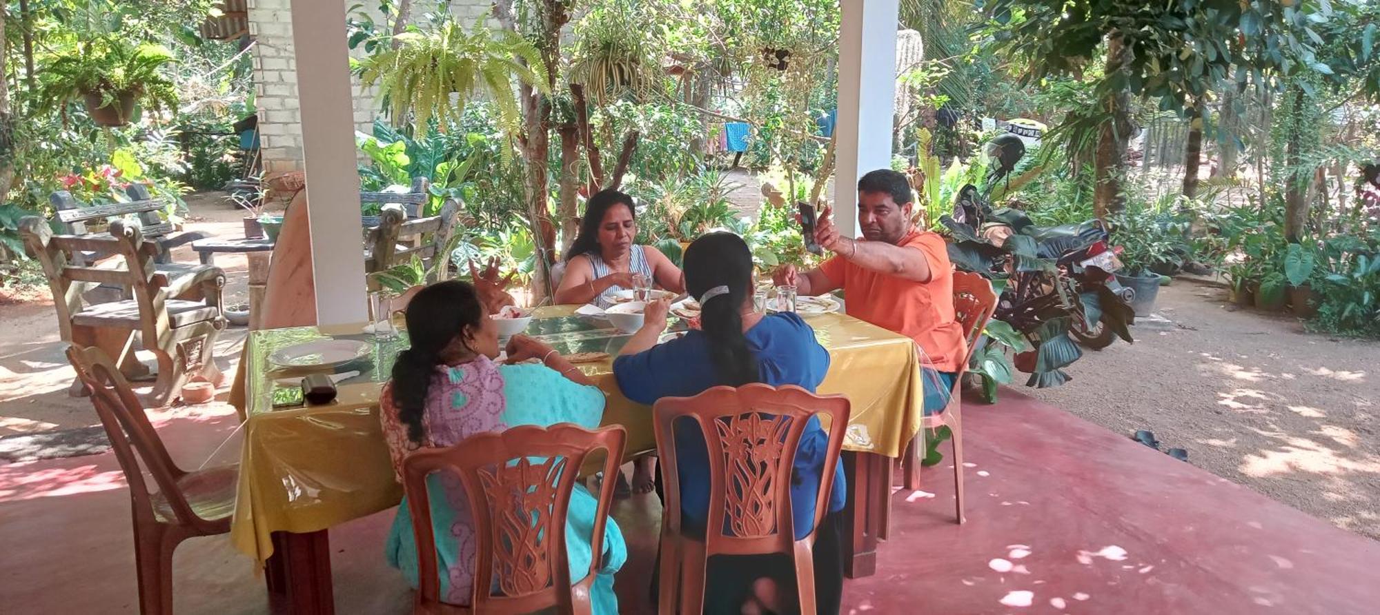 Ossa Home Stay Anuradhapura Buitenkant foto